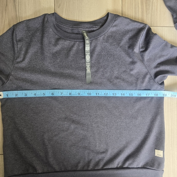 Vuori Daydream Crew Sweater In Blue Heather. (D6) - Picture 9 of 11